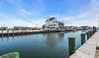 209 Fernwood Dr, Bayville, NJ 08721