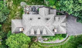 2 Raven Crest Dr, Bethel, CT 06801