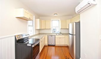 668 Thames St 2, Newport, RI 02840