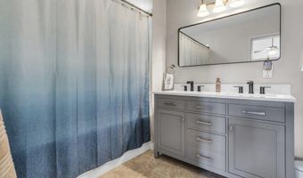 65 Pelican Dr, Bayville, NJ 08721