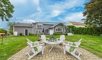 24 E Shore Rd, Narragansett, RI 02882