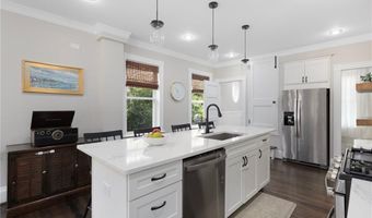 157 Arnold Ave, Cranston, RI 02905