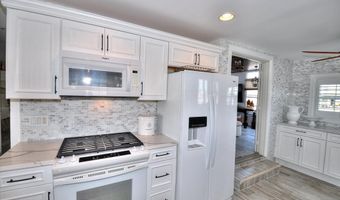 21 Drake Dr, Bayville, NJ 08721