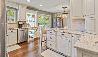 1225 Wissmann Dr, Ballwin, MO 63011