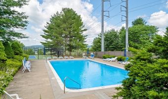 27 Crows Nest Ln 7E, Danbury, CT 06810