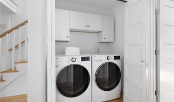 104 Second St, Newport, RI 02840