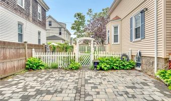 1 Slocum St, Newport, RI 02840