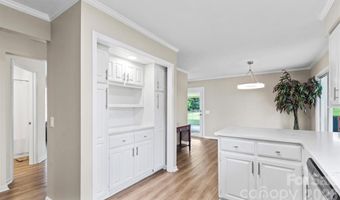 2910 Floral Dr, Albemarle, NC 28001