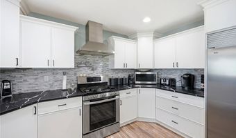 1280 Surfside Cir, Aurora, OH 44202
