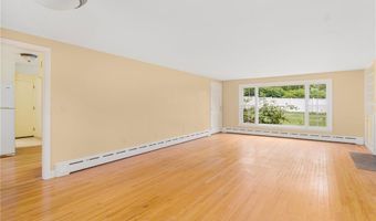 61 Applegate Rd, Cranston, RI 02920