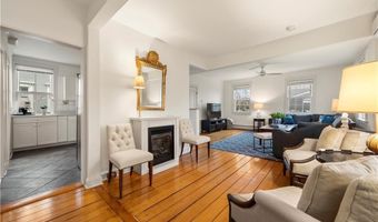 35 Marsh St, Newport, RI 02840