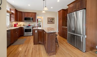 13 Stonegate Cir, Cheshire, CT 06410