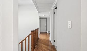 2 Buckingham St, Barrington, RI 02806