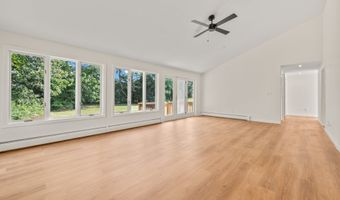 18 Grove Rd, Cromwell, CT 06416
