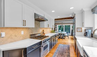 6 Trimbleford Ln, Middletown, NJ 07748