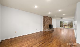 103 Pebble Creek Dr, Asheville, NC 28803