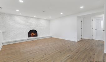 522 N Castle Rd, Addison, IL 60101