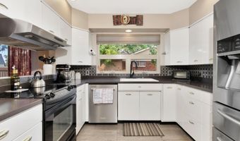 1707 Sunset Dr, Augusta, KS 67010
