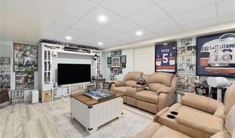 110 Osprey Dr, East Greenwich, RI 02818