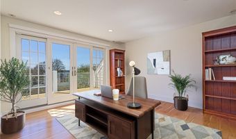 30 Bonnet View Dr, Jamestown, RI 02835