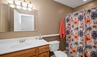 108 Lock Ln, Alum Creek, WV 25003