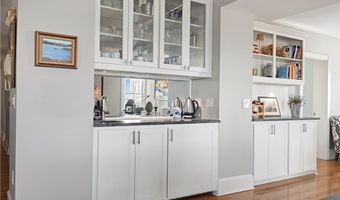423 Hope St D, Bristol, RI 02809