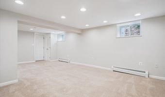 121 S FENWICK St, Arlington, VA 22204