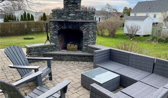 182 Newport Ave, Middletown, RI 02842