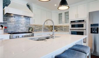 18 Sylvan Ter, Newport, RI 02840