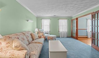 13 Sunnyside Dr, Cumberland, RI 02864