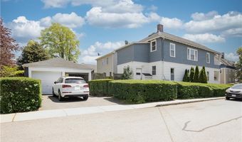 2 Bedlow Ave, Newport, RI 02840