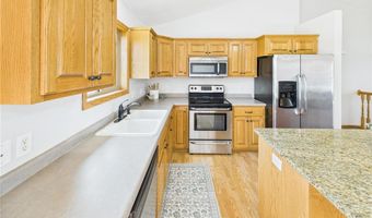 985 Waters Edge Cir, Avon, MN 56310