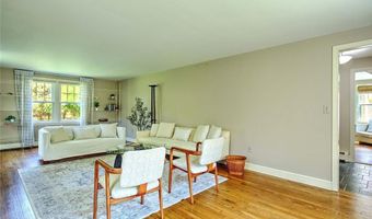 11 Henry Dr, Barrington, RI 02806