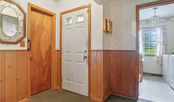 136 N Chillicothe Rd, Aurora, OH 44202
