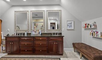 152 Glen Hills Dr, Cranston, RI 02920