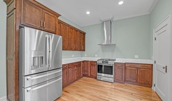 263 NE Oak Hill St, Abingdon, VA 24210