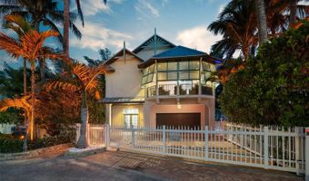 95 52ND St, Holmes Beach, FL 34217