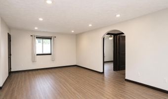 1208 Plum Ln, Aberdeen, SD 57401
