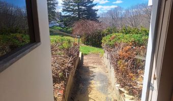 25 Eighth St, Auburn, ME 04210