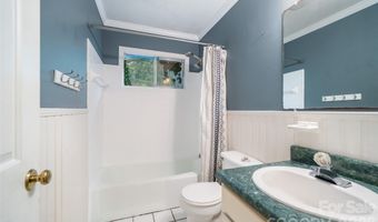 6 Hillview Cir, Asheville, NC 28805