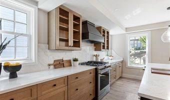 22 Castle St 3, East Greenwich, RI 02818
