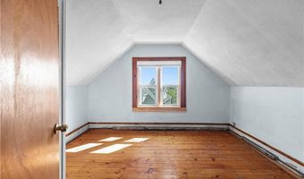 7 Caswell Ave, Newport, RI 02840