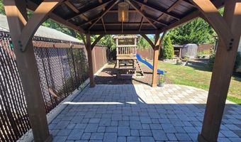 211 New Jersey Ave, Bergenfield, NJ 07621