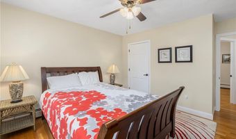 68 Daniel Dr, North Kingstown, RI 02852