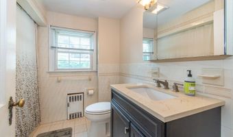 112 Main St, Bayonne, NJ 07035