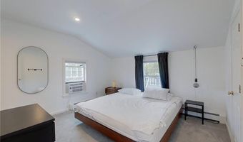 26 Cliff Ave 4, Newport, RI 02840