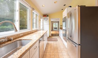 117 Long Meadow Hill Rd, Brookfield, CT 06804