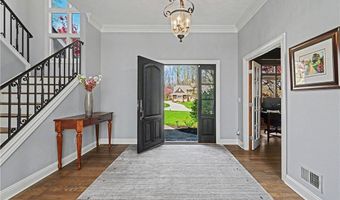 560 Club Dr, Aurora, OH 44202
