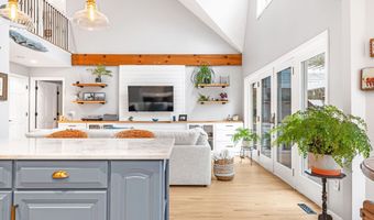 11 Pequot Ln, Hopkinton, RI 02804