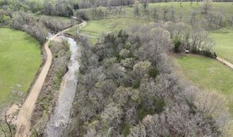 300 Round Up Ln, Bakersfield, MO 65609
